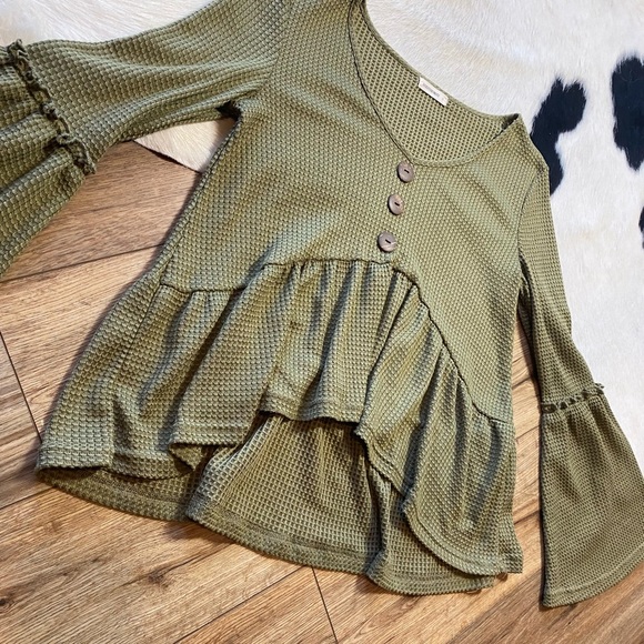 green waffle knit long-sleeved peplum top with bell sleeves - Picture 7 of 7
